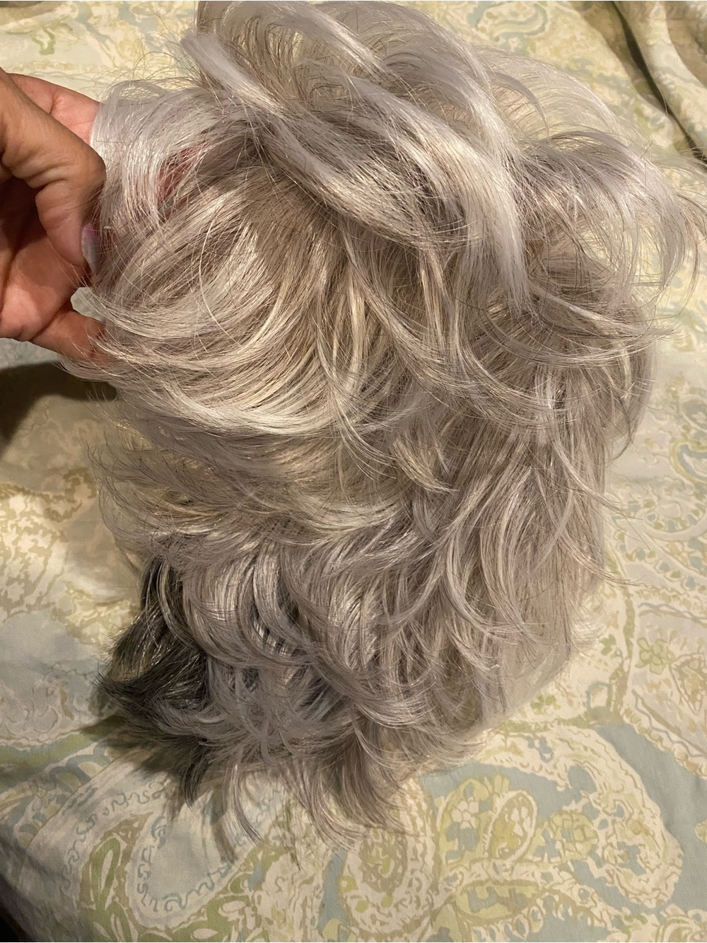 Short Layered Silver Synthetic Wig for Women - Elegant Light Gray Style - Picture 4 of 9